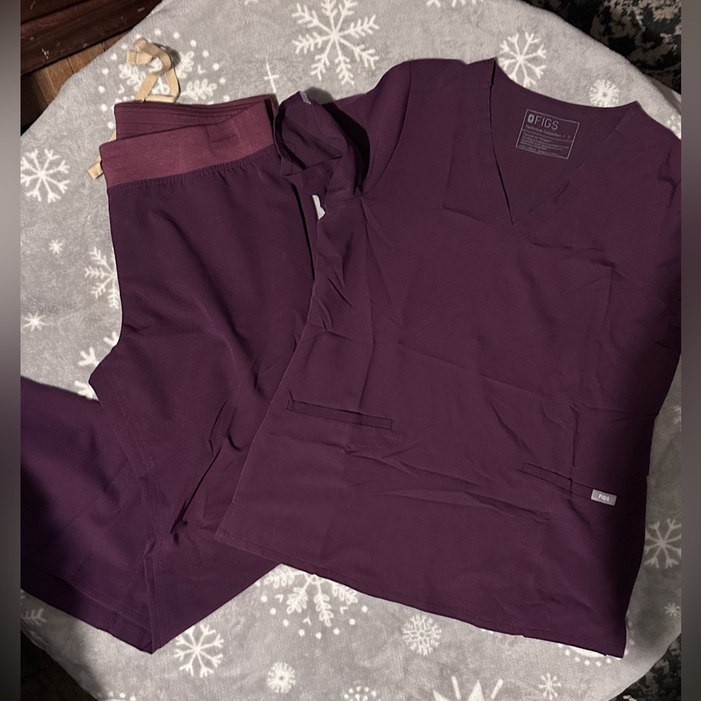 FIGS Scrub Set Eggplant Pant SZ MP, Top ss Small